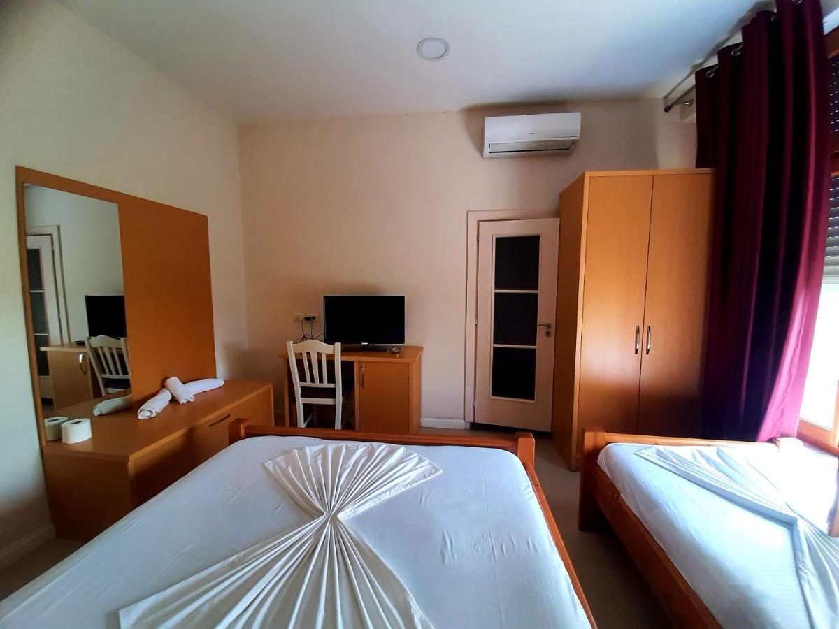 Hotel Vila Giorgio Shkoder Exterior photo